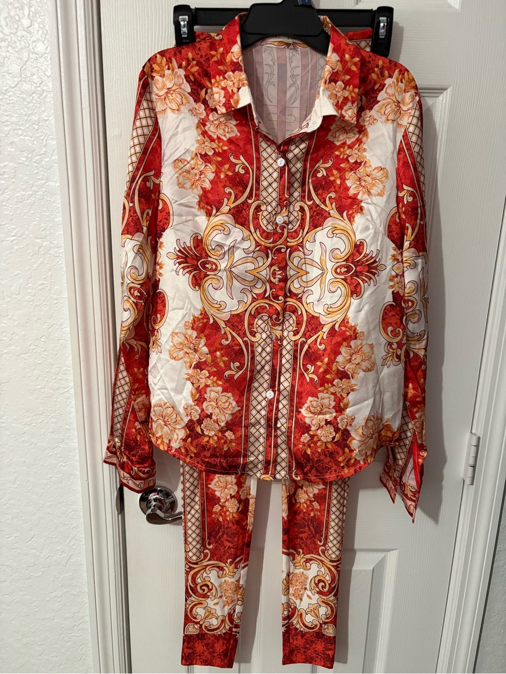 Red & White Floral Baroque Button-Up Top and Legging Set